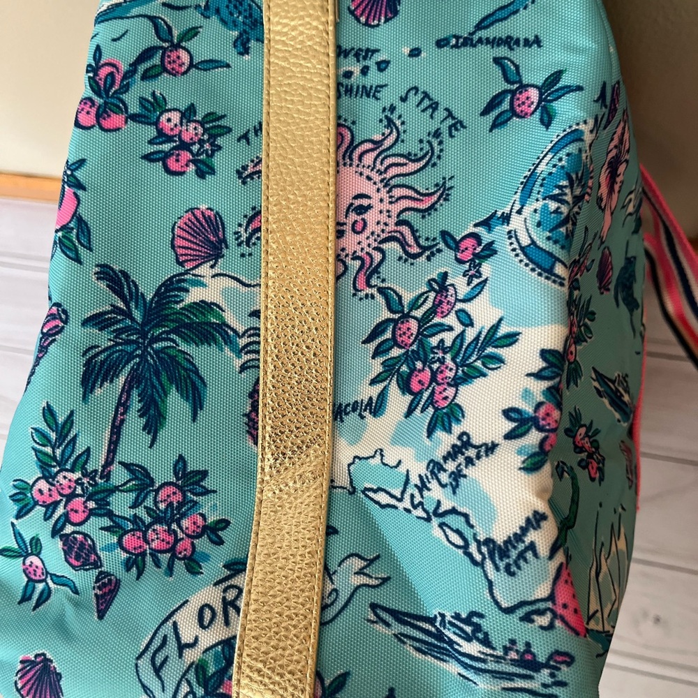 Lilly Pulitzer Amalfi blue overnight duffle bag with removable shoulder strap. - Picture 5 of 11